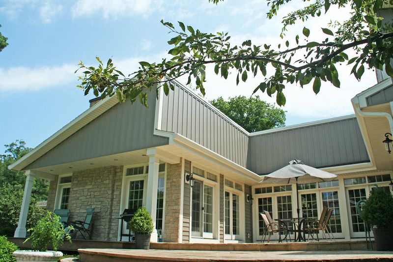 Discover the benefits of seamless steel siding vs vinyl siding for your